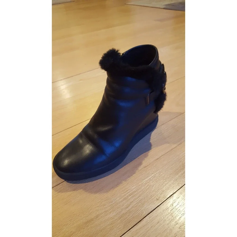 Aquatalia ‎ BLACK WEDGE Leather Women's Ankle  Boots, zip, fur trim  size 8